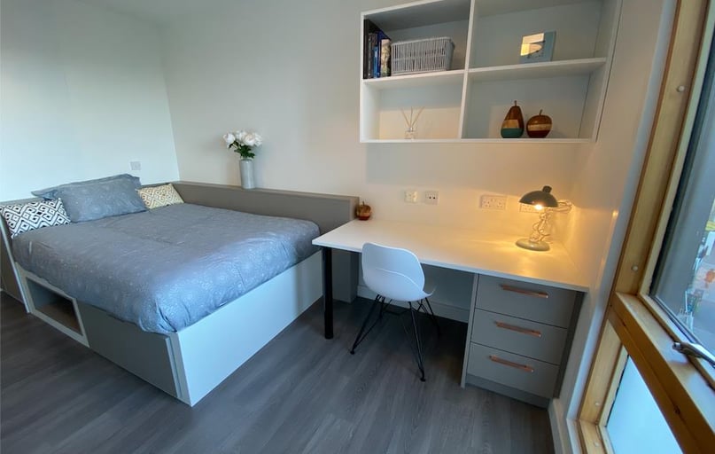 Green Lanes, Newington Green, London - Image 1